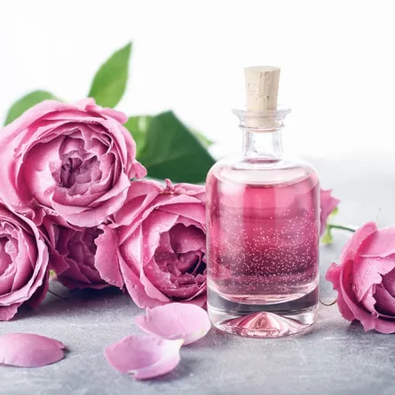 فوائد ماء الورد للجسم "خارقة" بالفعل!