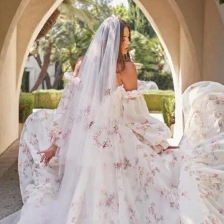 صيحات طرحات فساتين الزفاف لعروس 2021