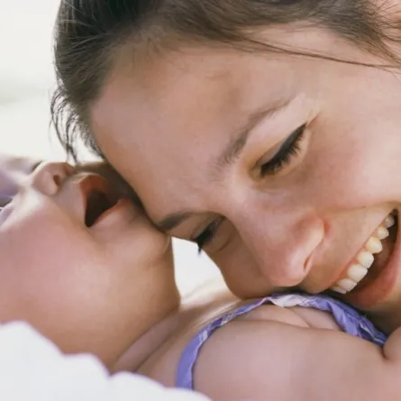 أفضل طرق العناية بعيني الطفل الرضيع