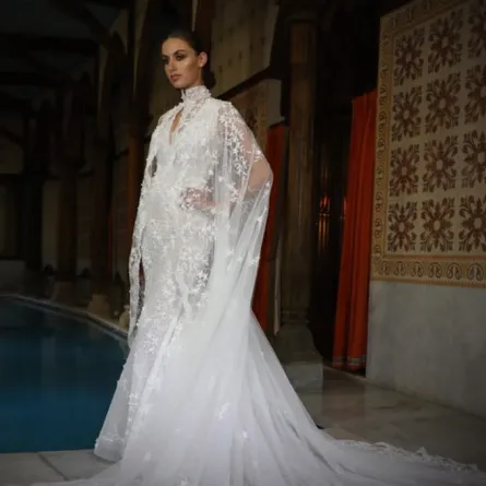 موديلات فساتين زفاف بالكاب الطويل 2021