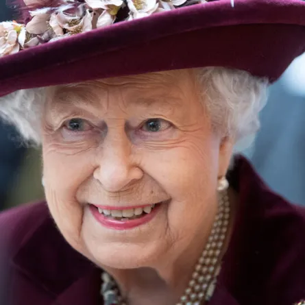 طريقة سرية تتبعها الملكة إليزابيث لإنهاء لقائها مع ضيوفها دون أن يشعروا