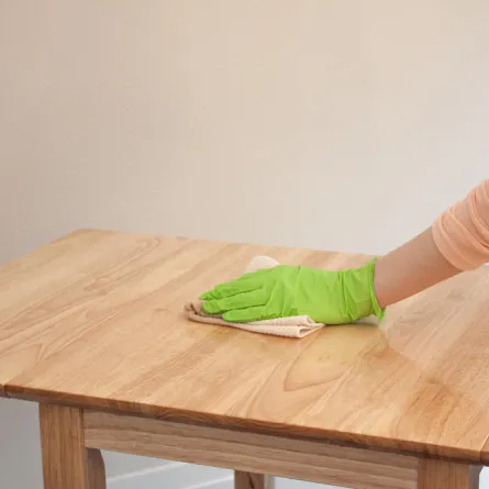 طريقة تلميع الخشب الاستر