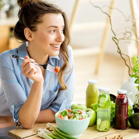 للشباب والبنات.. 5 أسباب لتناول الطعام الصحي