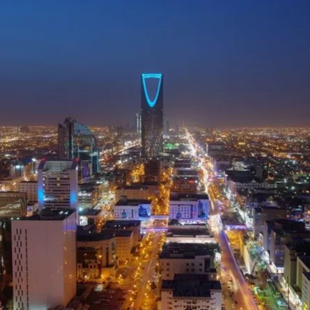 المفتي العام للسعودية يجيب عن أيهما أولى الزواج أم سداد الدَّين؟