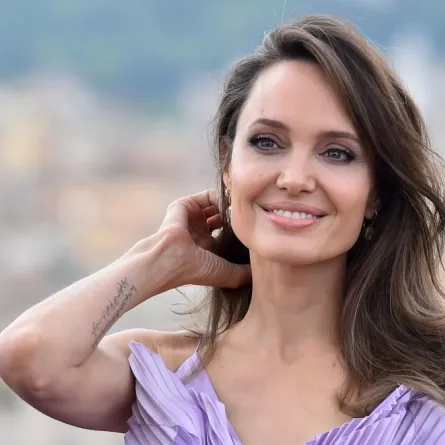 أنجلينا جولي تبيع أغلى مقتنياتها الفنية وسط معركة طلاقها