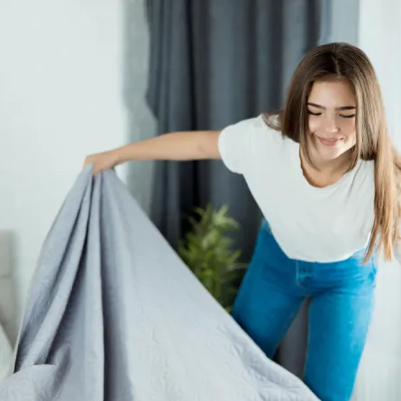 طرق تنظيف مرتبة السرير من البقع