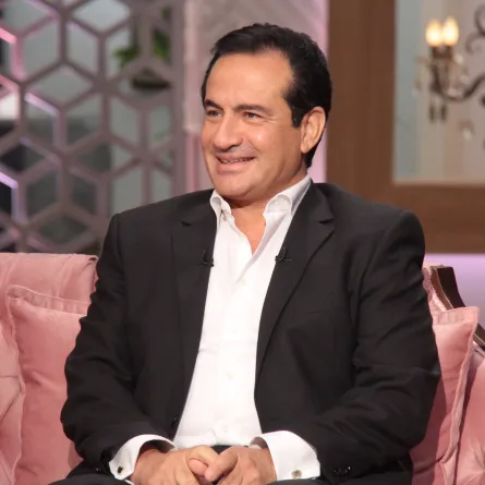 شاهد: محمد ثروت يعود إلى الغناء مع "يا مستعجل فراقي"