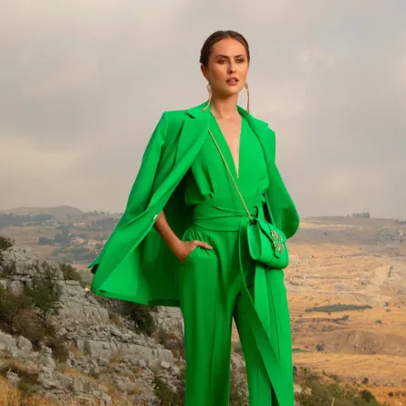 أفكار تنسيق الجمبسوت لإطلالة عصرية من منصات عروض ربيع 2021