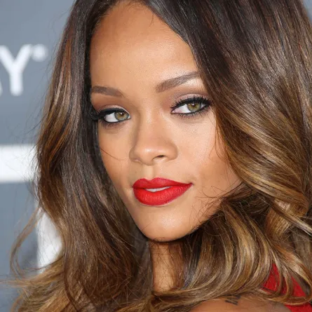 7 حيل مكياج يومي للسمراوات من ريهانا