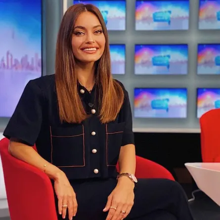 7 اطلالات مناسبة للدوام من وحي كارن وازن