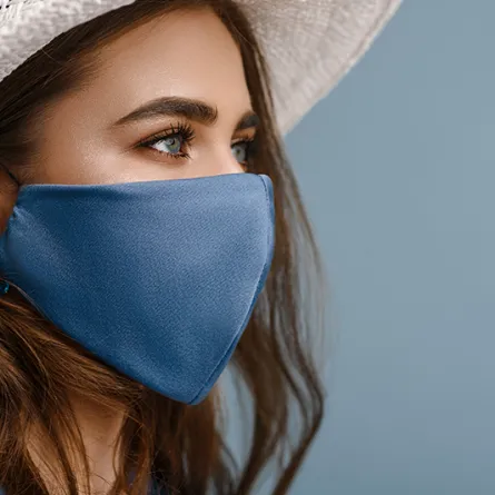 كمامات على وجوه "دباديب" يوم الحب