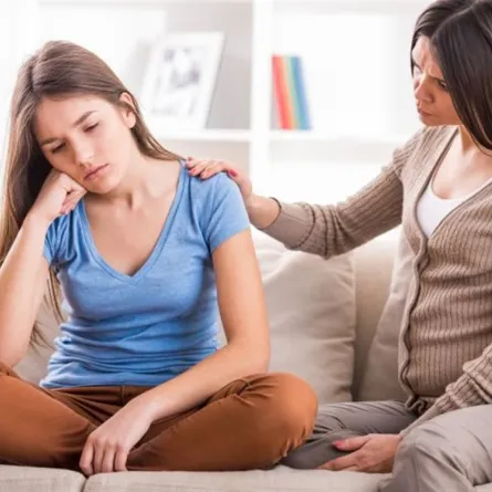 أهمية دور الأم في تربية البنت