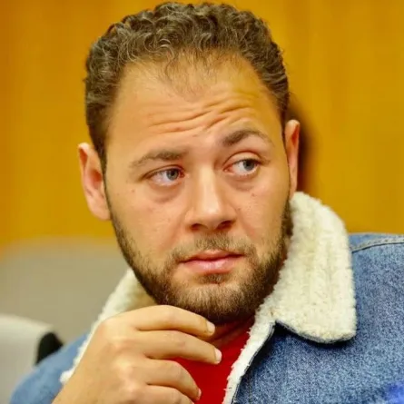 محمد علي رزق يعلن خطوبته على خبيرة الموضة نورين ماهر 