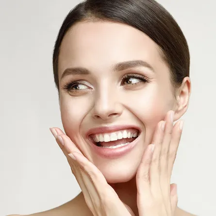 ترطيب بشرة العروس بعد تقشيرها 