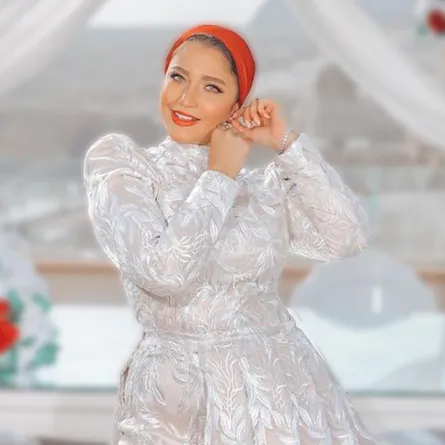 فساتين سهرة محتشمة من مدونات الموضة المحجبات في ٢٠٢١