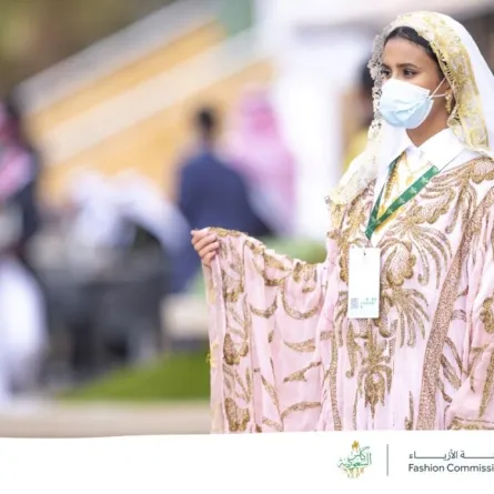 الأزياء التراثية الأصيلة تتألق في كأس السعودية