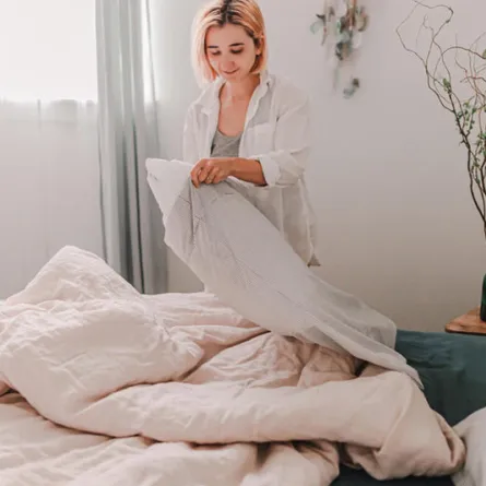 طرق تنظيف مرتبة السرير من البقع