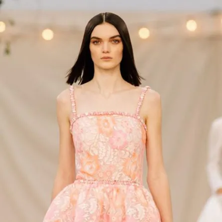  موديلات فساتين خطوبة باللون البرتقالي موضة 2021 