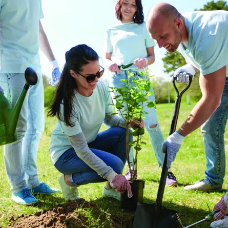 شباب وبنات: العطاء مدرسة تعلمنا منها معنى الحياة