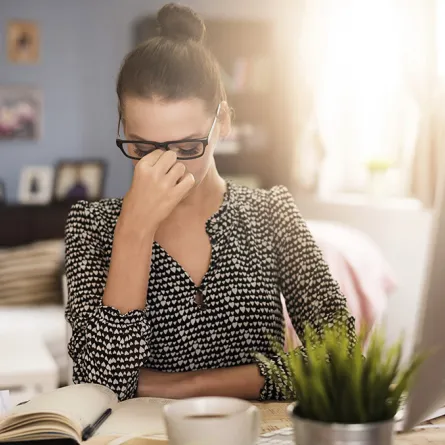 نصائح لمواجهة التعب والألم الناتجين عن العمل من المنزل