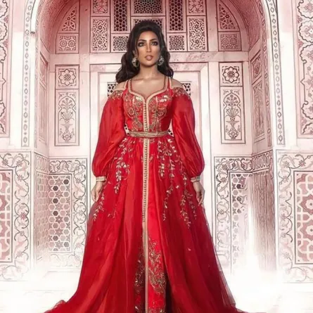 أحدث إطلالات النجمات المغربيات بالقفطان