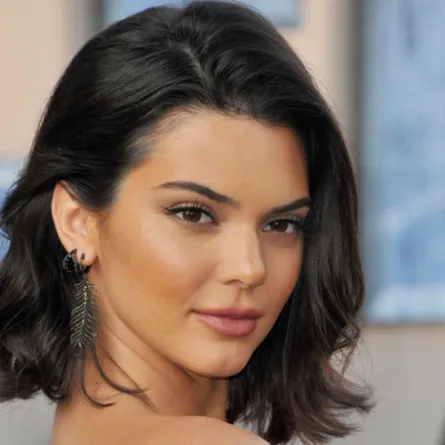 إطلالات كيندال جينر بالبليزر.. قمة الرقي