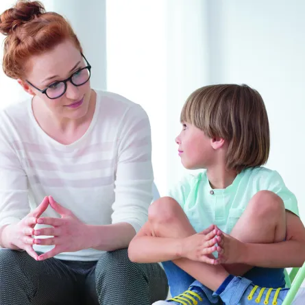 للأبوين: طرق لمنع الطفل من ضرب الأطفال الآخرين