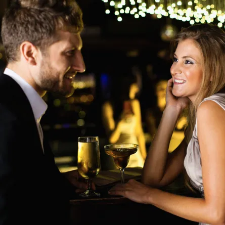 كيف يتصرف الشباب عندما يحب فتاة؟