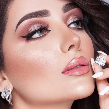 الفرق بين مكياج الخطوبة ومكياج العرس