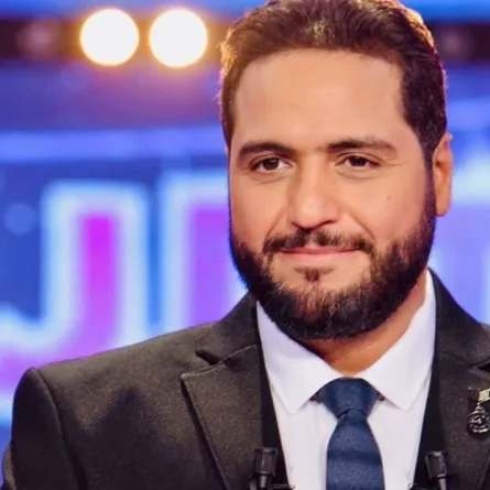 إيقاف برنامج إذاعي تونسي أساء للأديب طه حسين