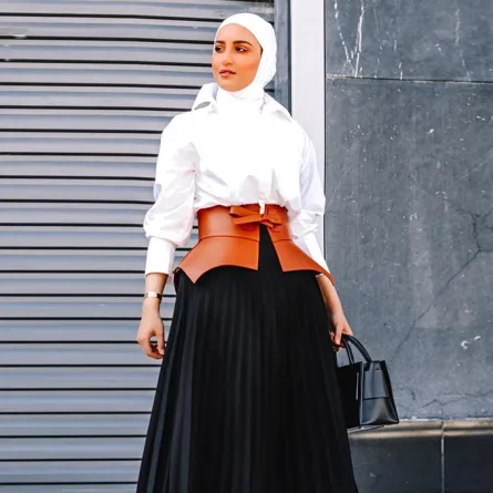 طريقة تنسيق تنورة سوداء للمحجبات