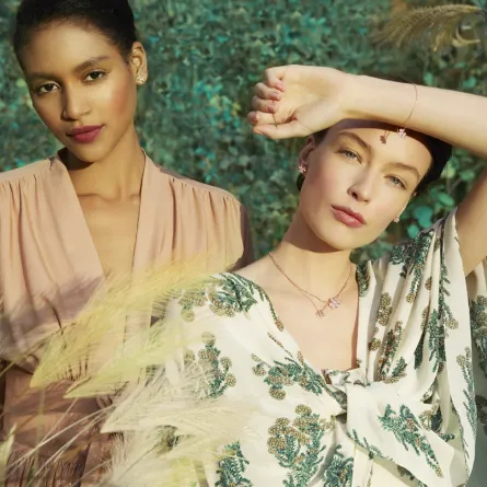 نعومة وإشراق في مجموعة فريفول Frivole من فان كليف أند آربلز Van Cleef & Arpels