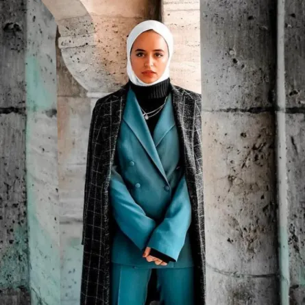 كيف تنسقين الحجاب مع البدلة النسائية