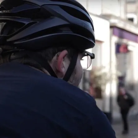 نظارة خارقة تسمح لمرتديها برؤية ما خلفه من دون التفات