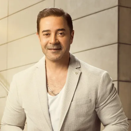 مدحت صالح يدعو جمهوره لإرسال صورهم برفقة "ست الحبايب"