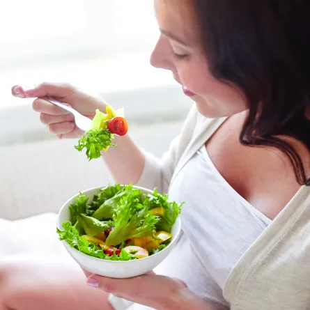 هل هناك مخاوف من تناول الخس أثناء الحمل؟