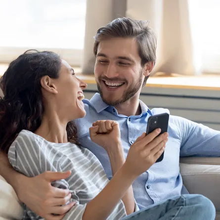 علامات تدل أن زوجك يثق بك