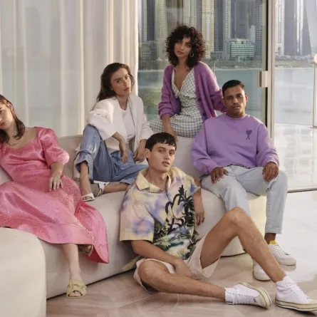 بلومينغديلز يطلق الحملة الترويجية لتشكيلة الربيع والصيف لعام 2021