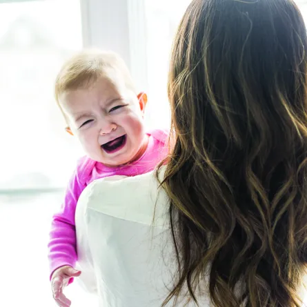 فوائد بكاء الطفل الرضيع