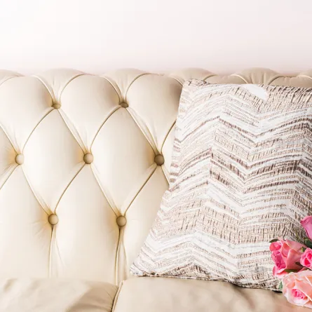 طريقة تنظيف الكنب الجلد الأبيض