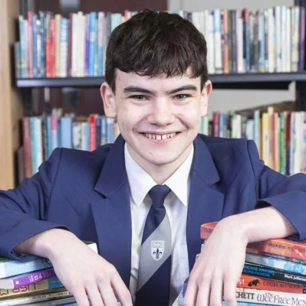 مراهق يصبح أصغر زميل في الجمعية الملكية للفنون