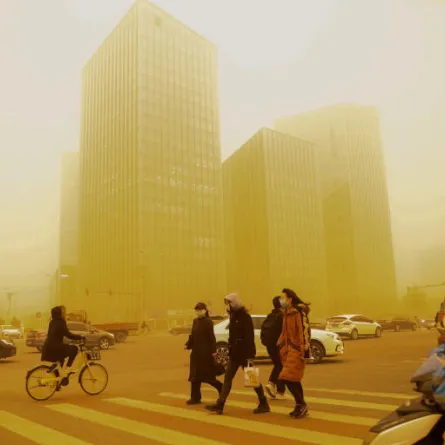 عاصفة رملية تضرب بكين وتحولها للبرتقالي