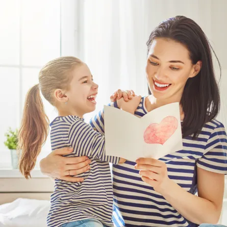 أجمل عبارات التهنئة في يوم الام