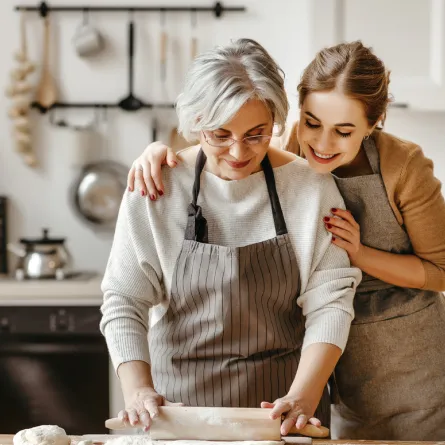 أفكار للتقرب من حماتك في يوم الام