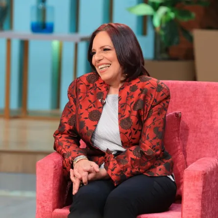 عارفة عبد الرسول: استحق جائزة "الأم المسليّة"