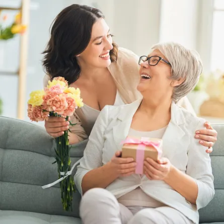 هدايا الأمهات كبار السن في يوم الأم