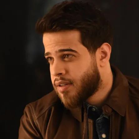 شاهد.. أدهم نابلسي يغني «أمي».. والشبه بينه وبين ووالدته يخطف الأنظار