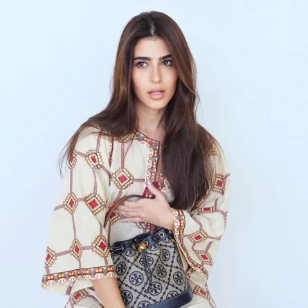 5 إطلالات للبلوغر ديما شيخلي بالقماش المطبّع