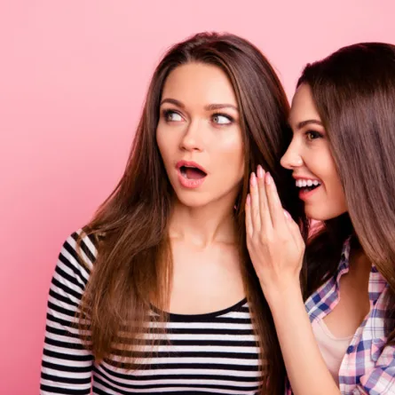 علامات تدل على الصديقة المزيفة