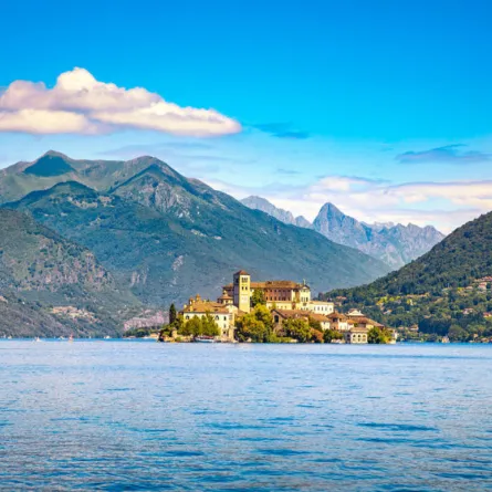 جولة سياحية ربيعية في البحيرات الايطالية  